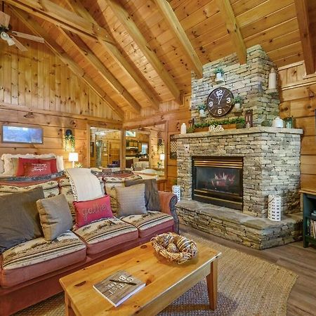 Do Not Disturb - Pigeon Forge Smoky Mountain Studio Cabin, Hot Tub, Fireplace ภายนอก รูปภาพ