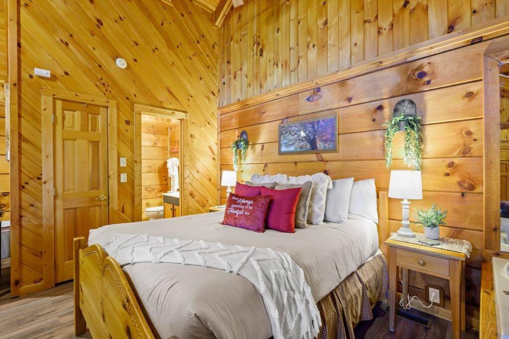 Do Not Disturb - Pigeon Forge Smoky Mountain Studio Cabin, Hot Tub, Fireplace ภายนอก รูปภาพ