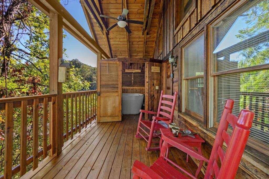 Do Not Disturb - Pigeon Forge Smoky Mountain Studio Cabin, Hot Tub, Fireplace ภายนอก รูปภาพ