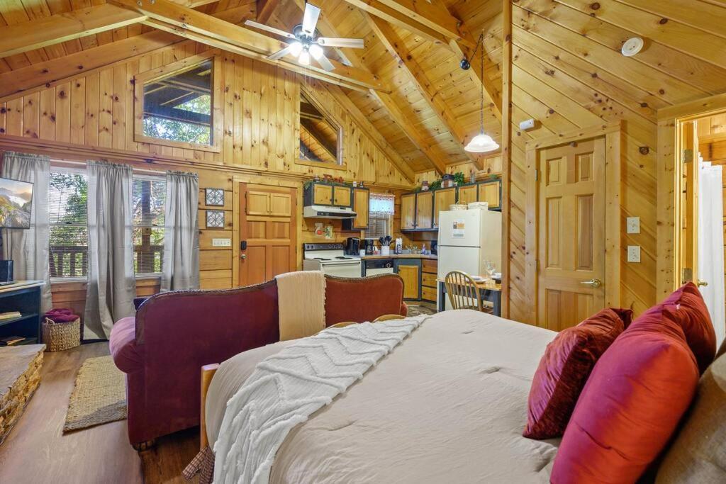 Do Not Disturb - Pigeon Forge Smoky Mountain Studio Cabin, Hot Tub, Fireplace ภายนอก รูปภาพ