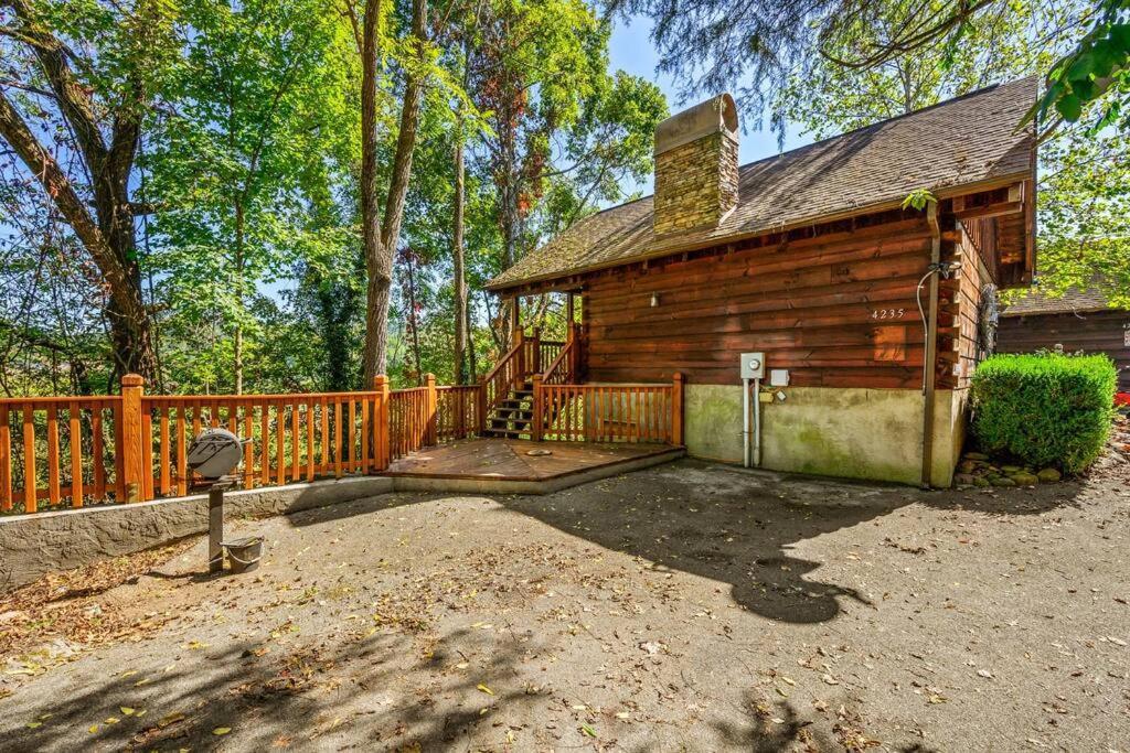 Do Not Disturb - Pigeon Forge Smoky Mountain Studio Cabin, Hot Tub, Fireplace ภายนอก รูปภาพ