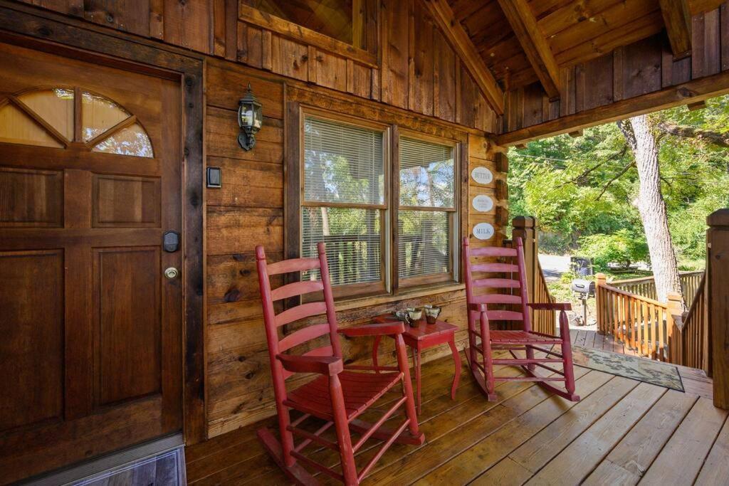 Do Not Disturb - Pigeon Forge Smoky Mountain Studio Cabin, Hot Tub, Fireplace ภายนอก รูปภาพ