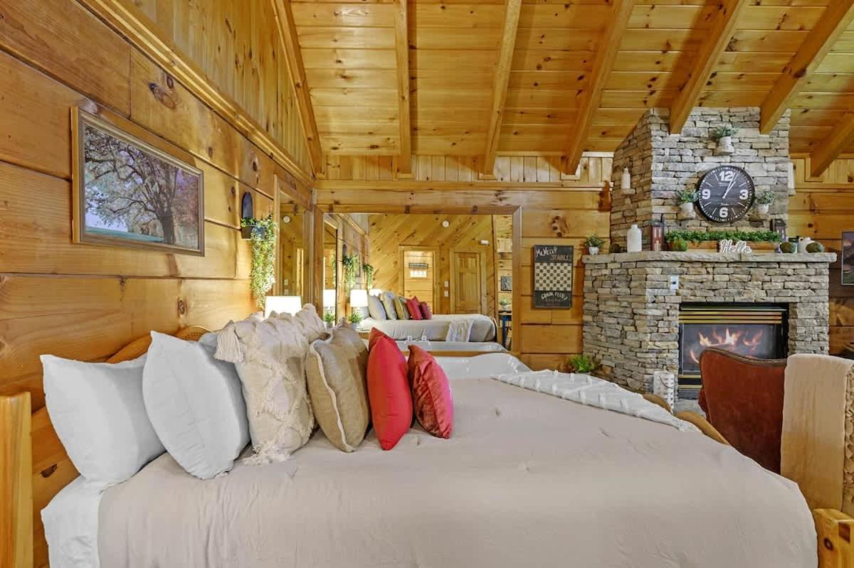 Do Not Disturb - Pigeon Forge Smoky Mountain Studio Cabin, Hot Tub, Fireplace ภายนอก รูปภาพ