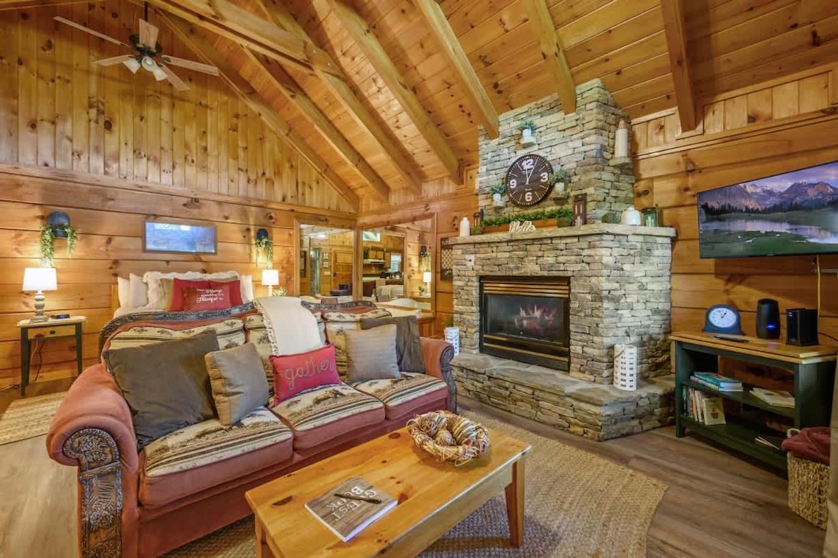Do Not Disturb - Pigeon Forge Smoky Mountain Studio Cabin, Hot Tub, Fireplace ภายนอก รูปภาพ