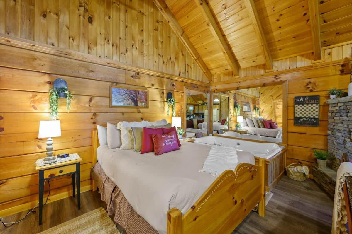 Do Not Disturb - Pigeon Forge Smoky Mountain Studio Cabin, Hot Tub, Fireplace ภายนอก รูปภาพ