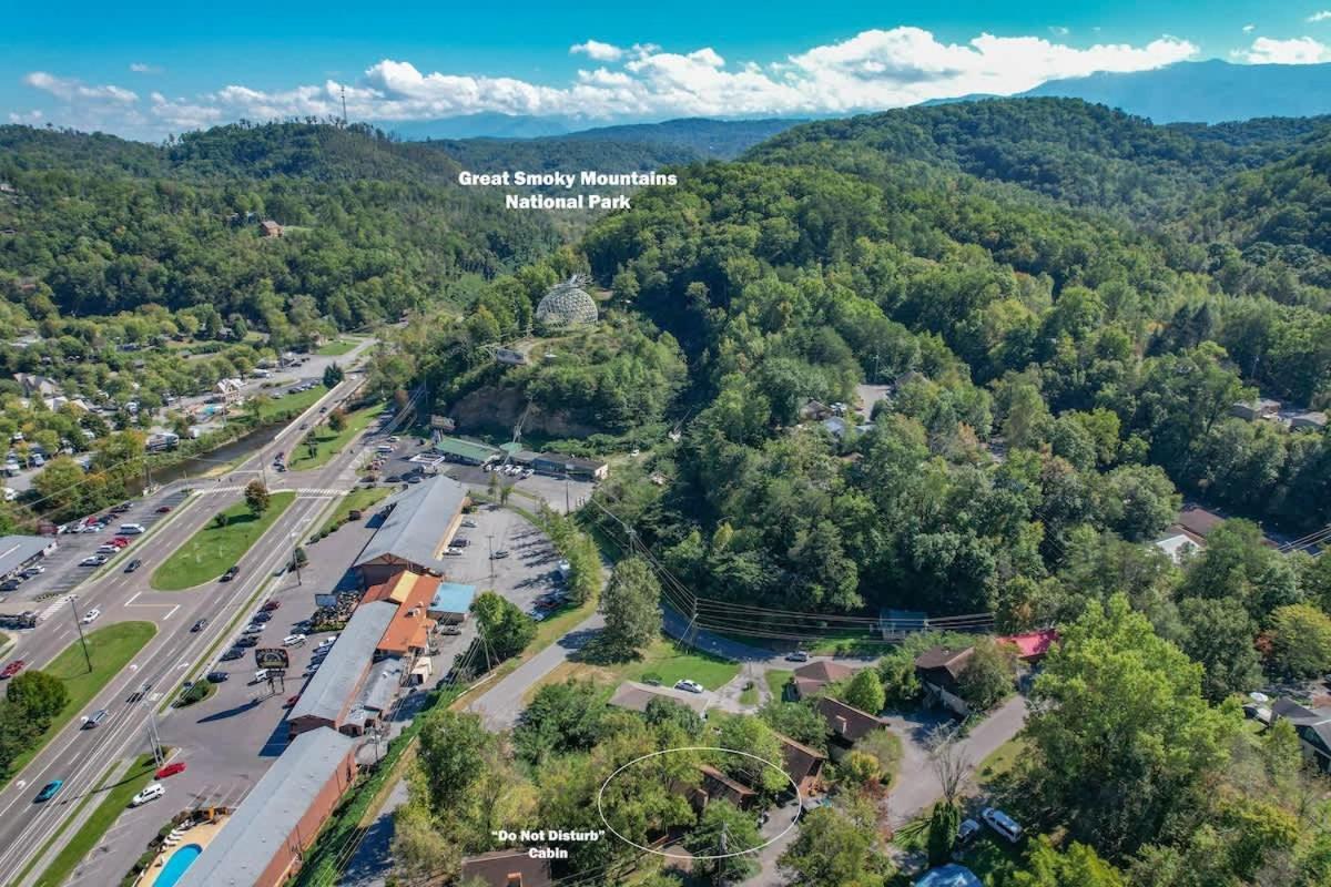 Do Not Disturb - Pigeon Forge Smoky Mountain Studio Cabin, Hot Tub, Fireplace ภายนอก รูปภาพ
