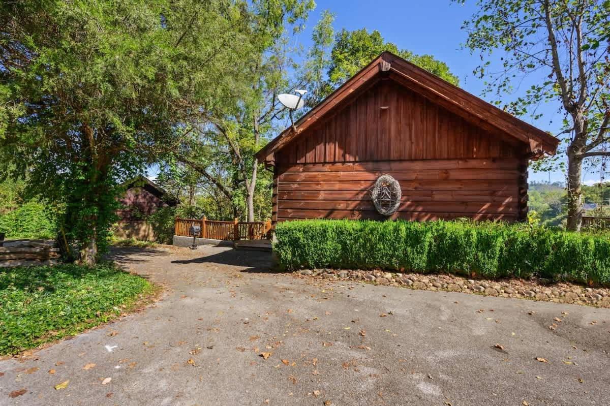 Do Not Disturb - Pigeon Forge Smoky Mountain Studio Cabin, Hot Tub, Fireplace ภายนอก รูปภาพ