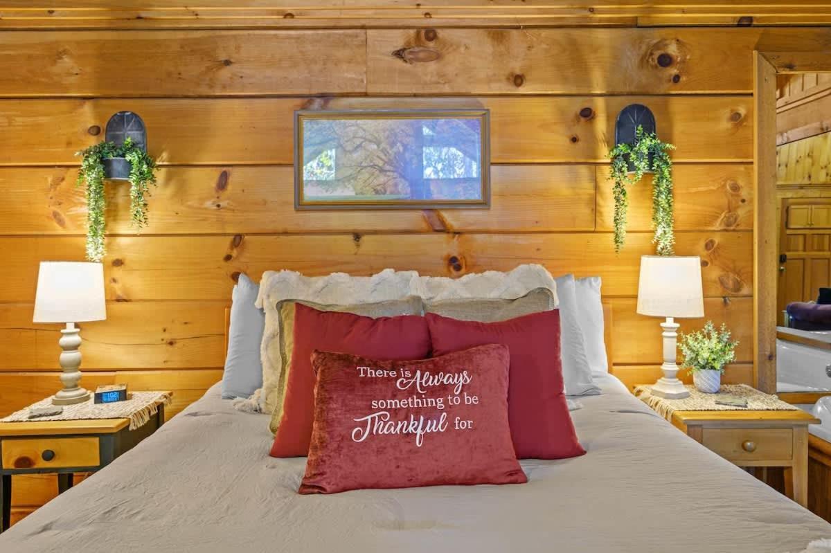 Do Not Disturb - Pigeon Forge Smoky Mountain Studio Cabin, Hot Tub, Fireplace ภายนอก รูปภาพ