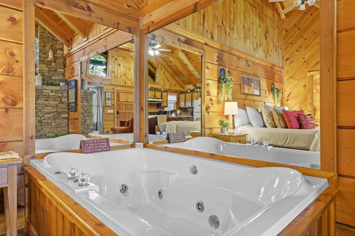 Do Not Disturb - Pigeon Forge Smoky Mountain Studio Cabin, Hot Tub, Fireplace ภายนอก รูปภาพ