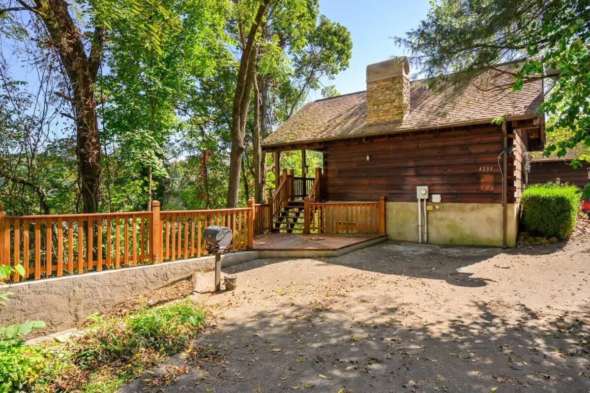 Do Not Disturb - Pigeon Forge Smoky Mountain Studio Cabin, Hot Tub, Fireplace ภายนอก รูปภาพ